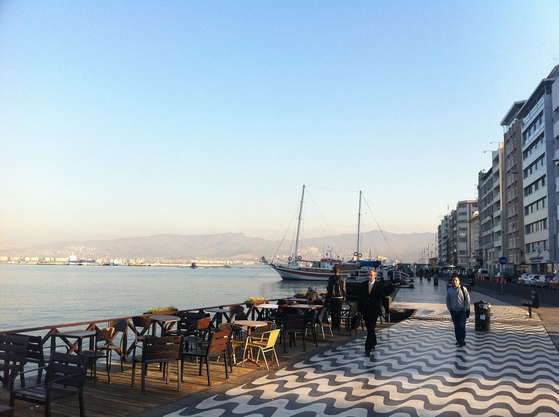 İzmir'e Yakın Gezilecek Yerler: Sahil, Antik Kent ve Köy Rotaları